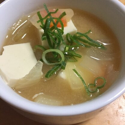 寒くなってきたので、お味噌汁を食べてあたたまります^_^